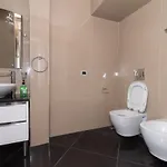 Exclusive * Τίρανα